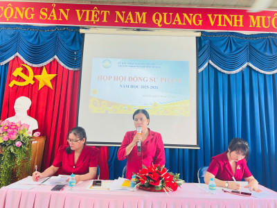 Trường Mầm non Hướng Dương Phường Bến Cát tổ chức họp Hội đồng sư phạm đầu năm, năm học 2025-2026