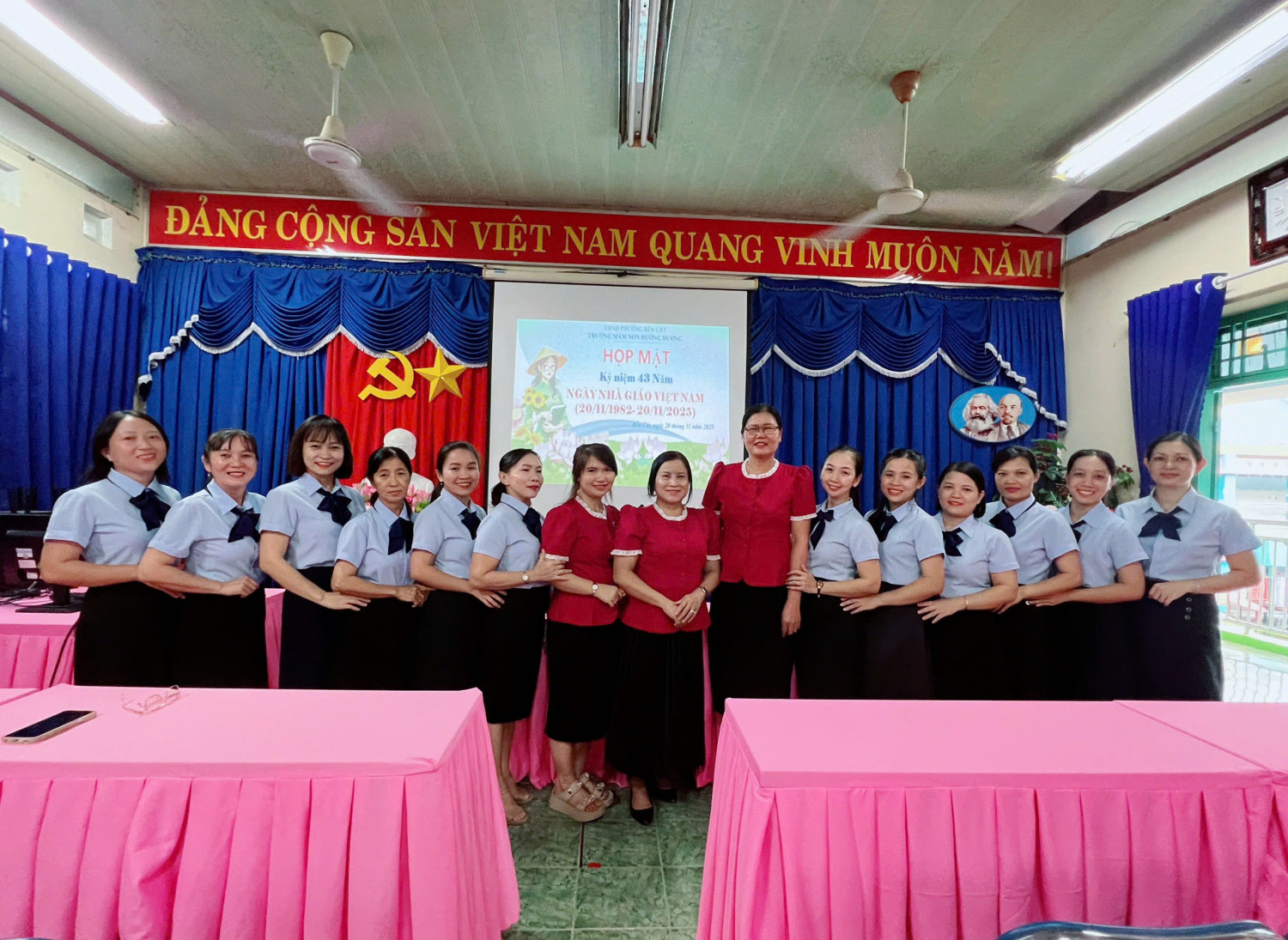 Trường Mn Hướng Dương tổ chức họp mặt Kỷ niệm 43 năm ngày Nhà giáo VIệt Nam 20/11(20/11/1982- 20/11/2025)