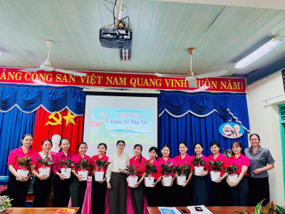 TRƯỜNG MẦM NON HƯỚNG DƯƠNG TỔ CHỨC SINH HOẠT KỶ NIỆM NGÀY QUỐC TẾ PHỤ NỮ 8/3