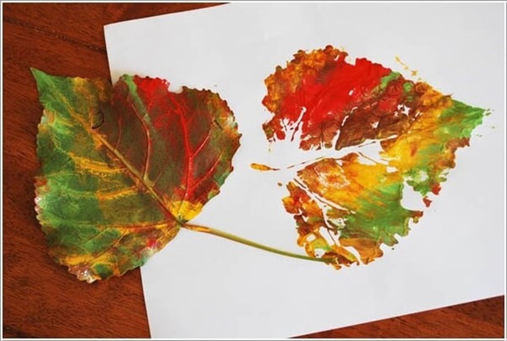 Với sự hướng dẫn của giáo viên, trẻ em có thể học hỏi và sáng tạo các bức tranh tuyệt vời bằng lá cây tại nhà. Hãy cùng xem qua những tác phẩm nghệ thuật đầy sáng tạo của các em nhỏ.