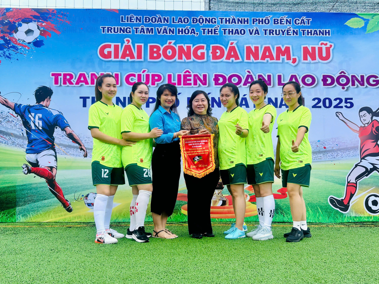 CÔNG ĐOÀN VIÊN TRƯỜNG MẦM NON HƯỚNG DƯƠNG SÔI NỔI THAM GIA GIẢI BÓNG ĐÁ MINI TRANH CÚP LIÊN ĐOÀN LAO ĐỘNG THÀNH PHỐ BẾN CÁT NĂM 2025