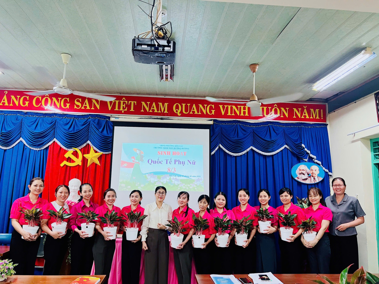 TRƯỜNG MẦM NON HƯỚNG DƯƠNG TỔ CHỨC SINH HOẠT KỶ NIỆM NGÀY QUỐC TẾ PHỤ NỮ 8/3